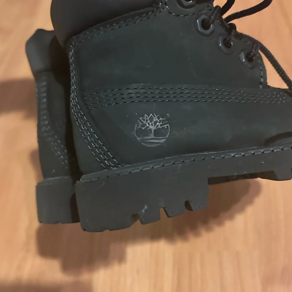 LIKENEW Timberland Premium Waterproof Black Nubuck Toddler Outdoor Boots Size 5